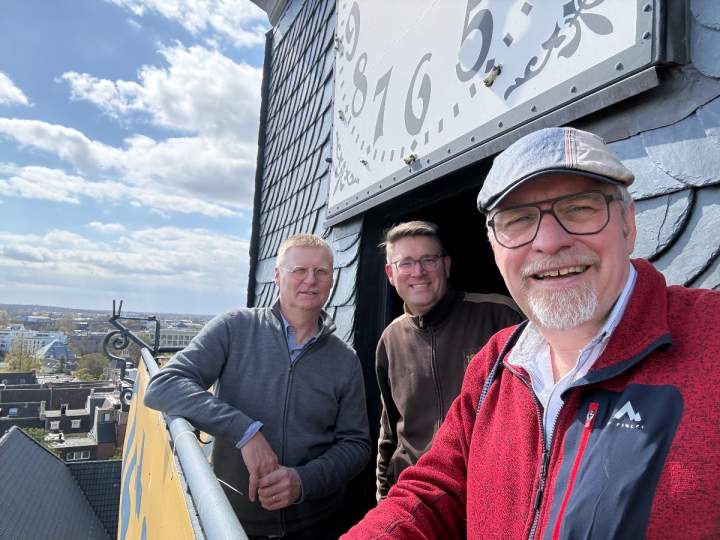 Ostergruß hoch über der Stadt…