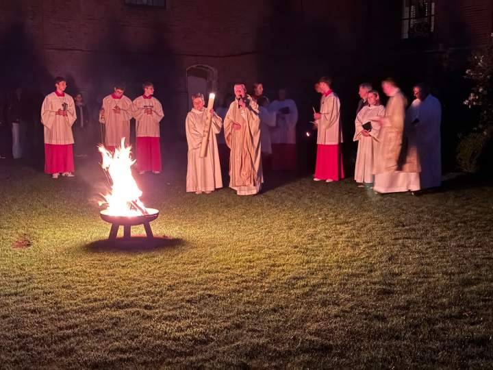 Gemeinsam-Ostern-feiern-Liebfrauen-erlebt-eine-lebendige-Osternacht