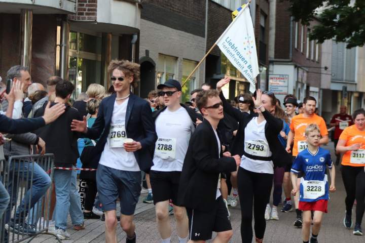Liebfrauen-undhellip-laeuft-den-Citylauf