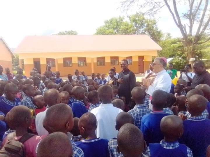 Einweihung des nächsten Schulgebäudes in Moroto