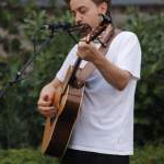 Musik, Begegnung und Genuss: Kulturabend im Pfarrgarten mit Joscha