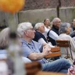 Musik, Begegnung und Genuss: Kulturabend im Pfarrgarten mit Joscha