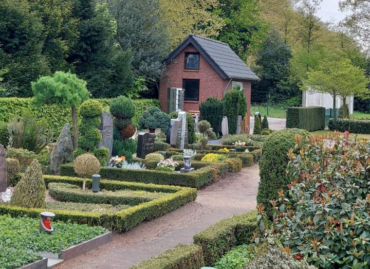 Neue-Grabformen-auf-dem-Friedhof-in-Barlo-