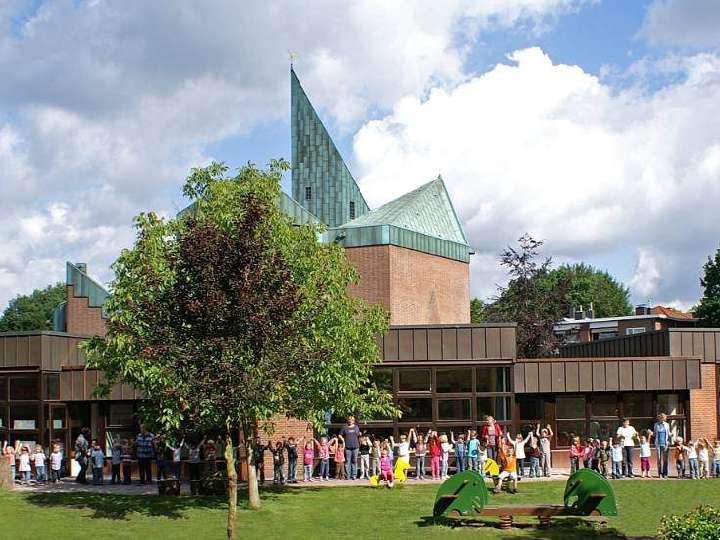 Messe im Park und Gemeindefest am Sonntag