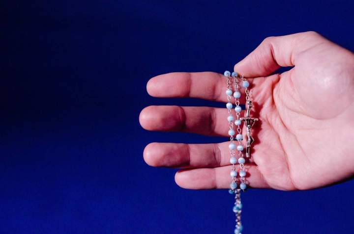 DAS LEBENSLICHT – Angebot an Rosenkränzen für Kinderprojekt in Mazedonien