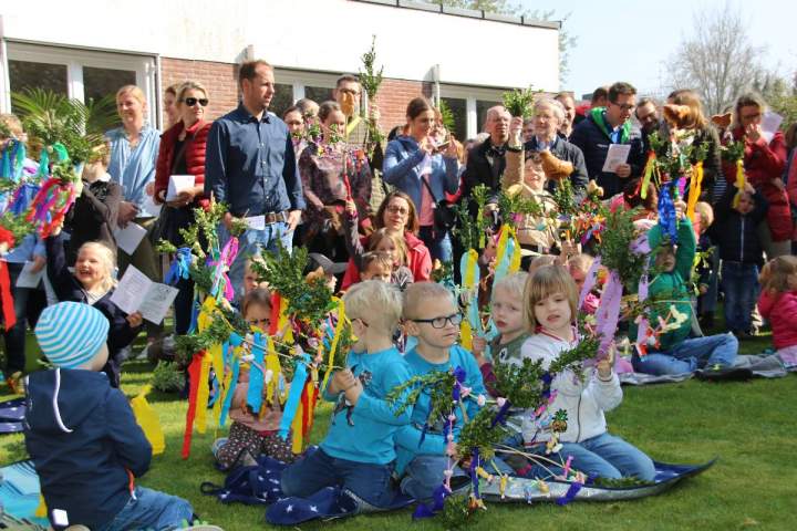 Palmweihe im Pfarrgarten Liebfrauen