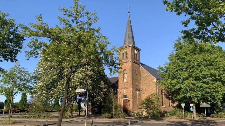Heilige Messe mit dem Kirchchor St. Helena